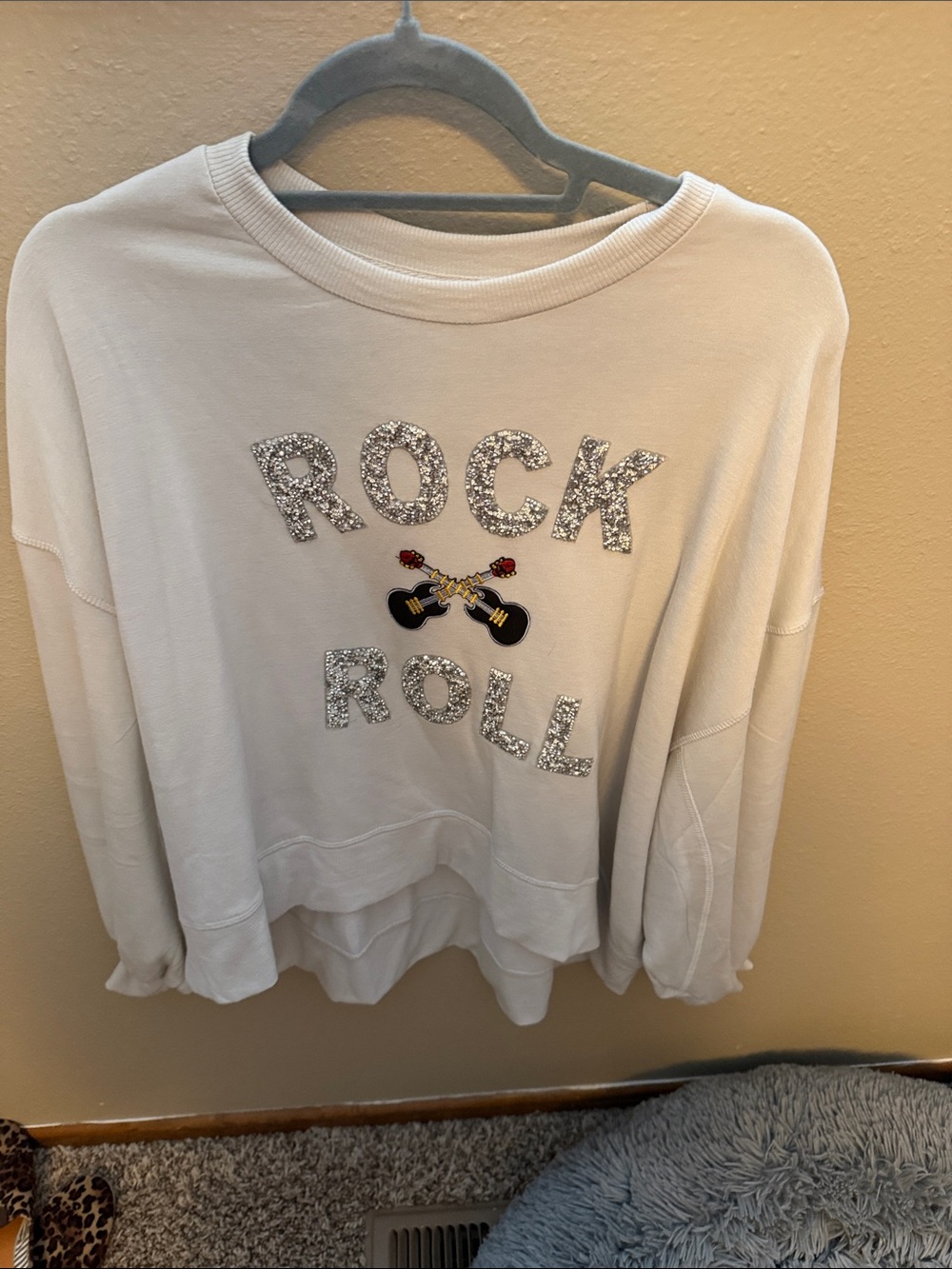 (#21)Rock and roll pull over crew neck